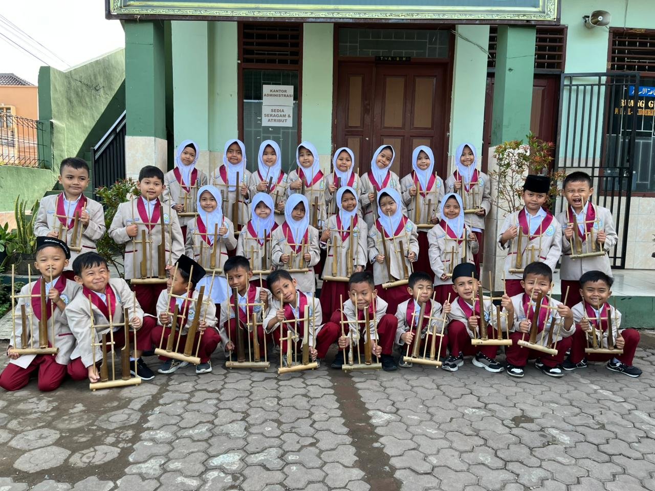 Siswa Siswi Madrasah Alkhoiriyyah Garut